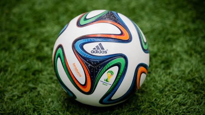 স্বতন্ত্র - ফুটবল