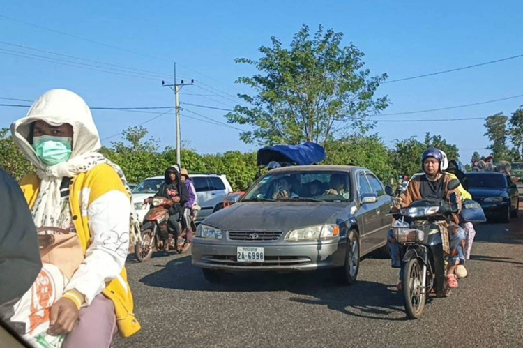 সংঘাতের পর কয়েক সীমান্তে কয়েক হাজার থাই নাগরিককে নিরাপদ স্থানে সরিয়ে নেওয়া হয়েছে। ছবি: এএফপি