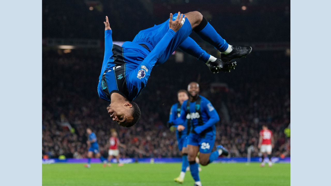 ওল্ড ট্র্যাফোর্ডে ৮ গোলের থ্রিলার