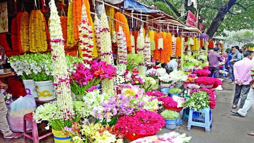 উৎসবকে কেন্দ্র করে জমছে ফুলের বাজার