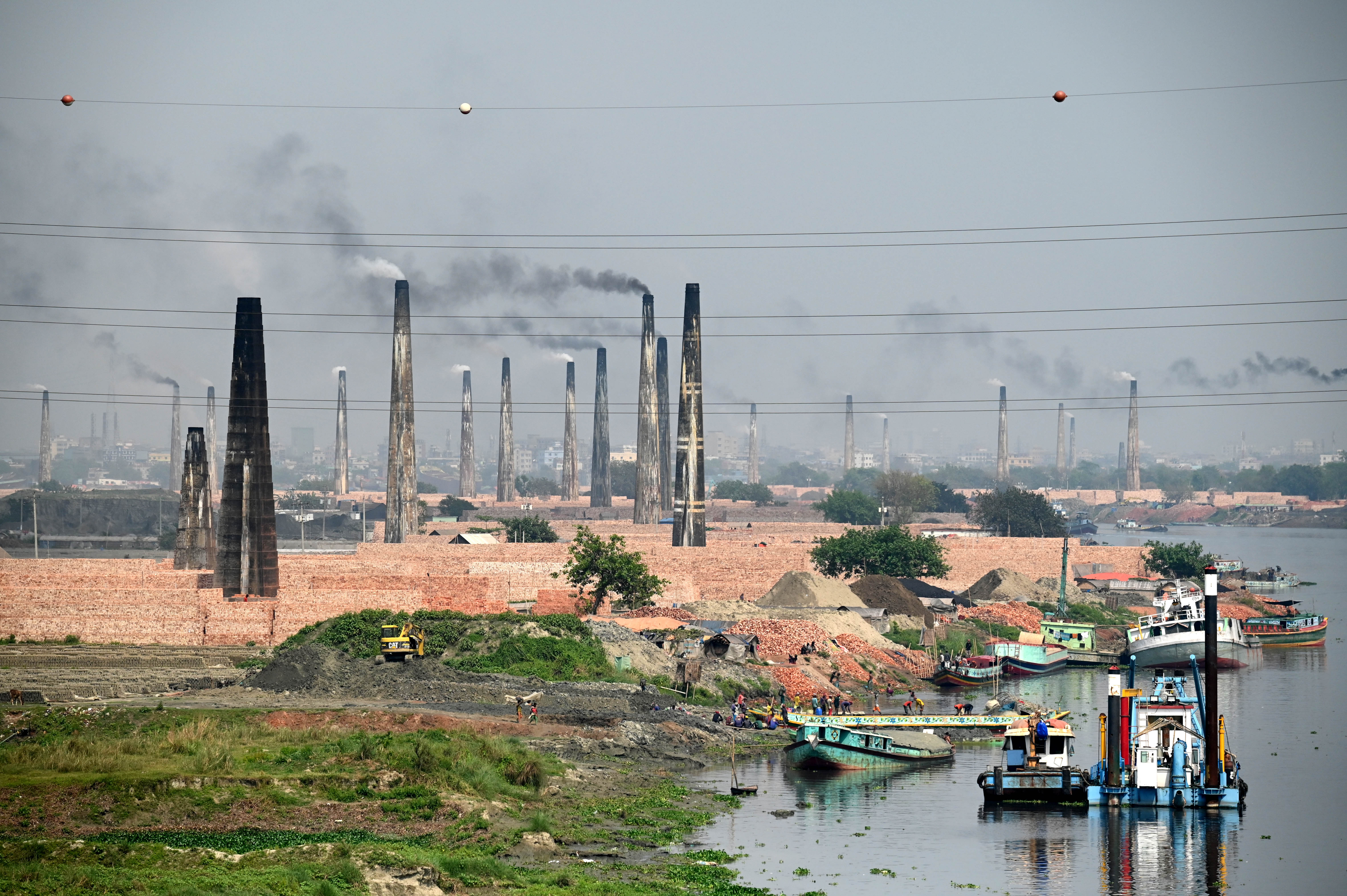 চাষের জমিতে ইটভাটা, বাড়ছে পরিবেশঝুঁকি