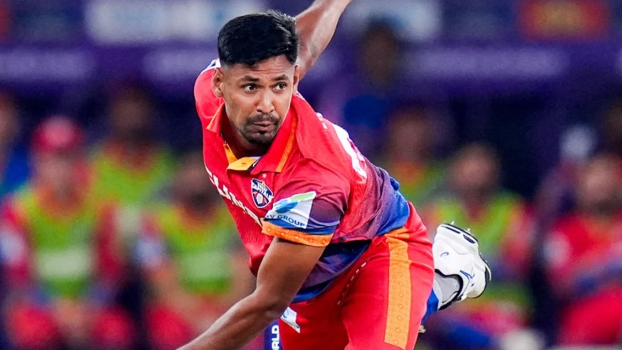 আইএল টি-টোয়েন্টি অভিষেকে মুস্তাফিজের দারুণ বোলিং