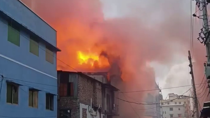 মিরপুরে আগুনে ৯ মৃত্যু, নিখোঁজদের জন্য চলছে তল্লা