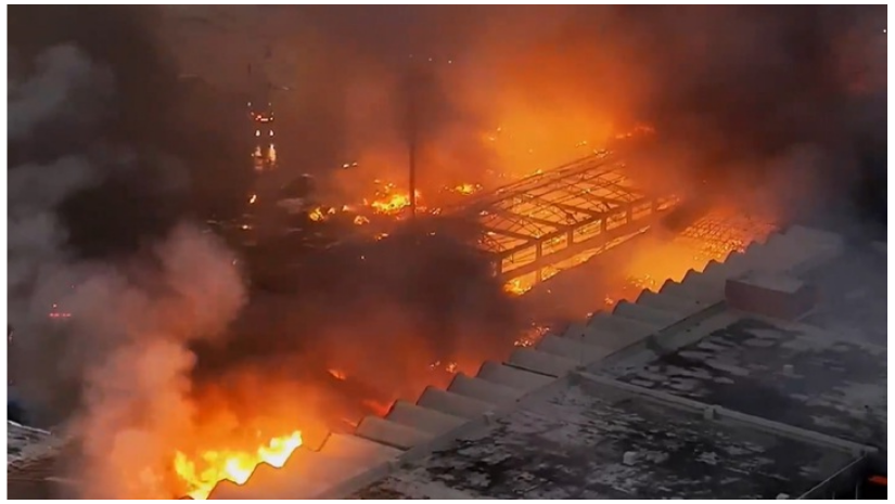 দাউ দাউ করে জ্বলছে কার্গো ভিলেজ, স্থবির বিমান চলাচল