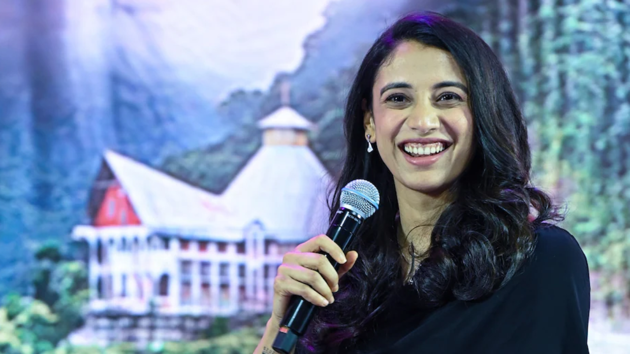 নিজের আসল ভালবাসার কথা জানালেন স্মৃতি মান্ধানা