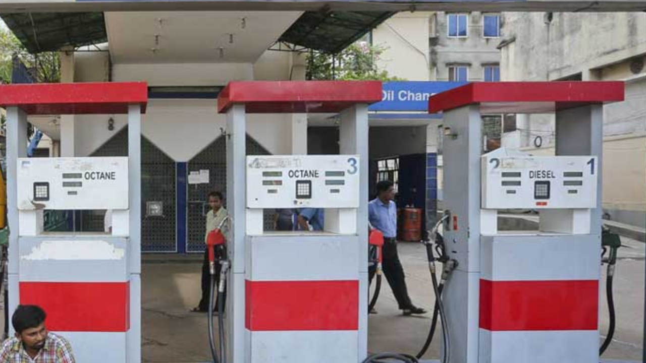 লিটারে দুই টাকা বাড়ল সব জ্বালানি তেলের দাম
