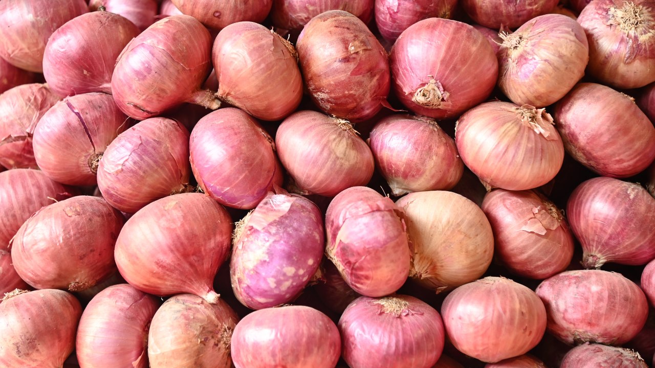 পেঁয়াজে নাস্তানাবুদ ভোক্তা