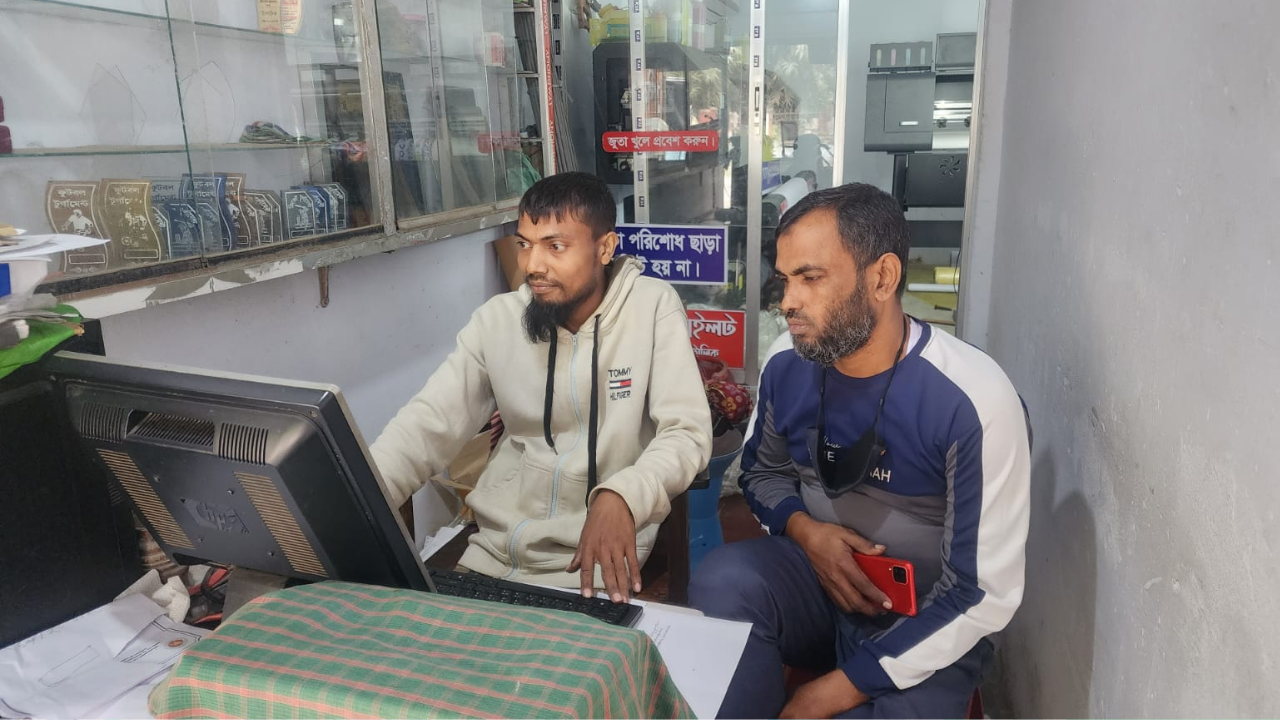 দুই পা-ই অচল: তবুও থেমে নেই আব্দুর রহিম