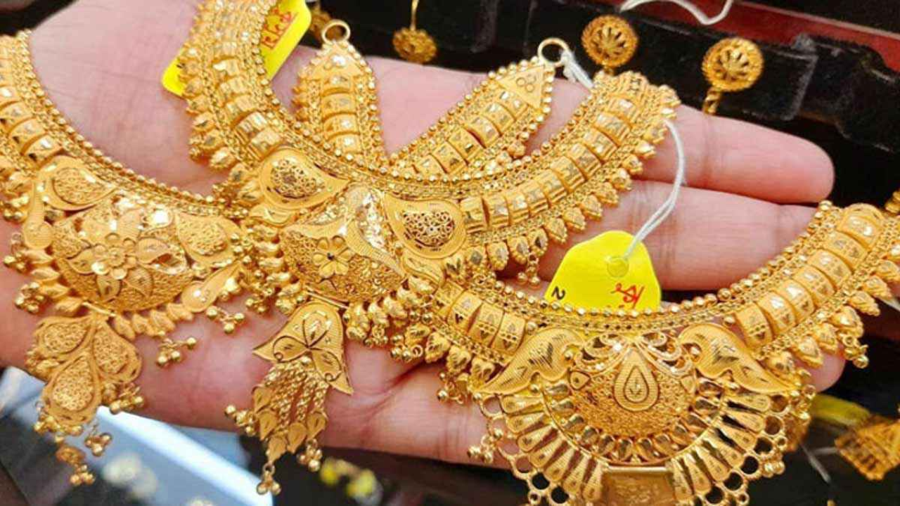 দুই লাখ ১০ হাজার টাকা ছাড়াল স্বর্ণের ভরি