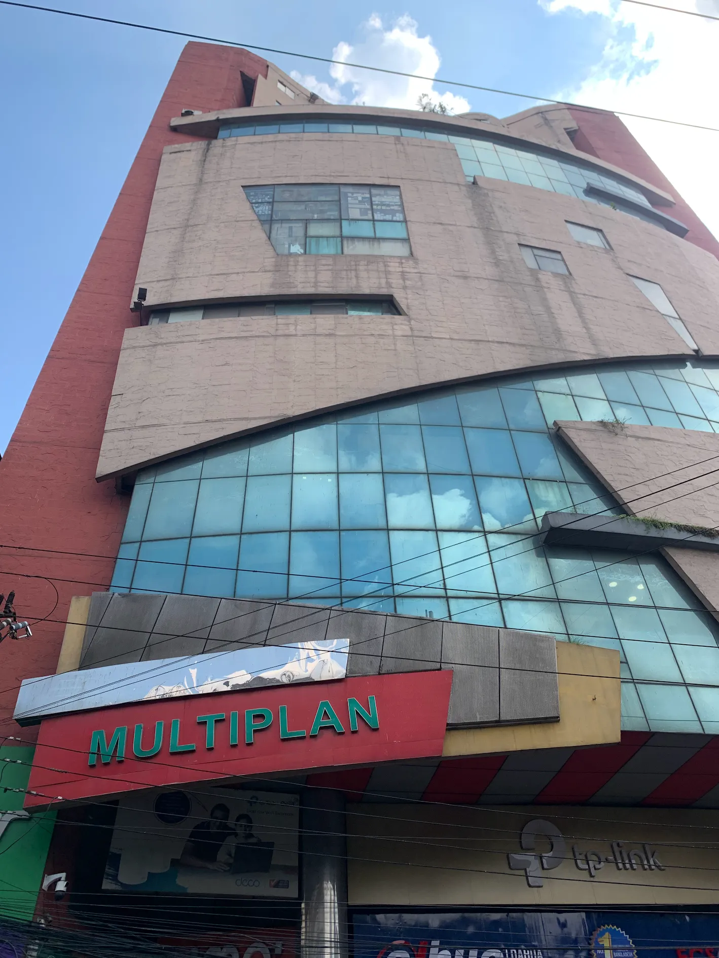 অগ্নিঝুঁকিতে রাজধানীর ২০ শপিংমল ও বহুতল ভবন