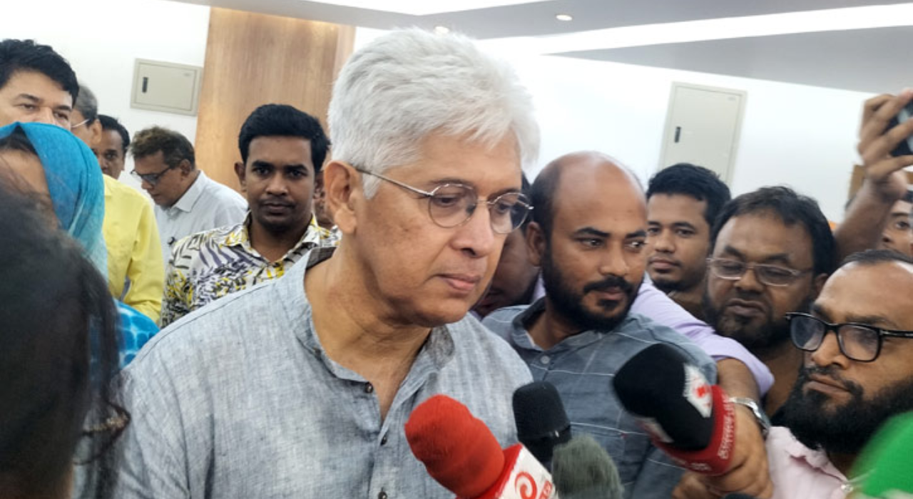 বিদেশ থেকে চিনি আমদানি বন্ধ: শিল্প উপদেষ্টা