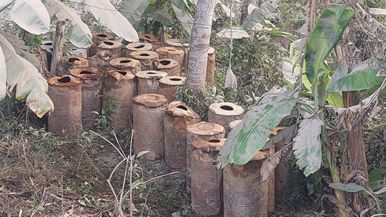 ফরিদপুরে কেয়ারটেকারকে বেঁধে ৪০ ড্রাম বিটুমিন লুট