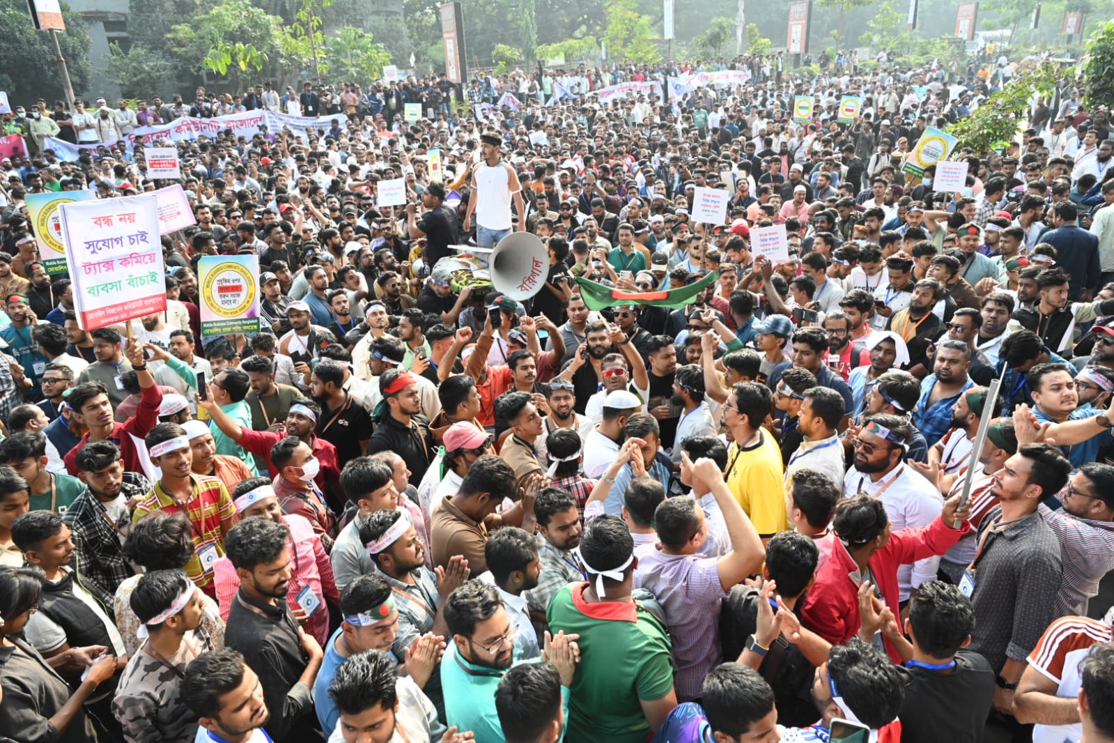 বিটিআরসির সামনে সেনা মোতায়েন