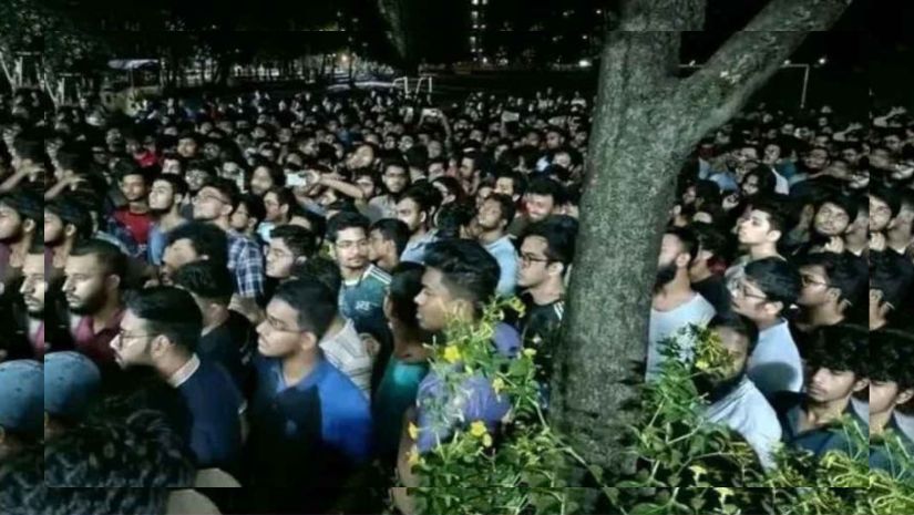 মধ্যরাতে উত্তাল বুয়েট