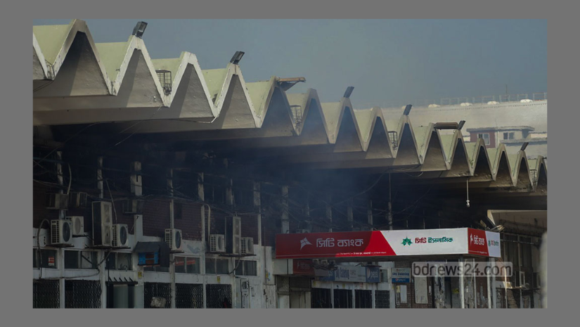 শাহজালাল বিমানবন্দরের  কার্গো কমপ্লেক্সের স্ট্রংরুমে ভল্ট ভেঙে সাত অস্ত্র চুরির অভিযোগ