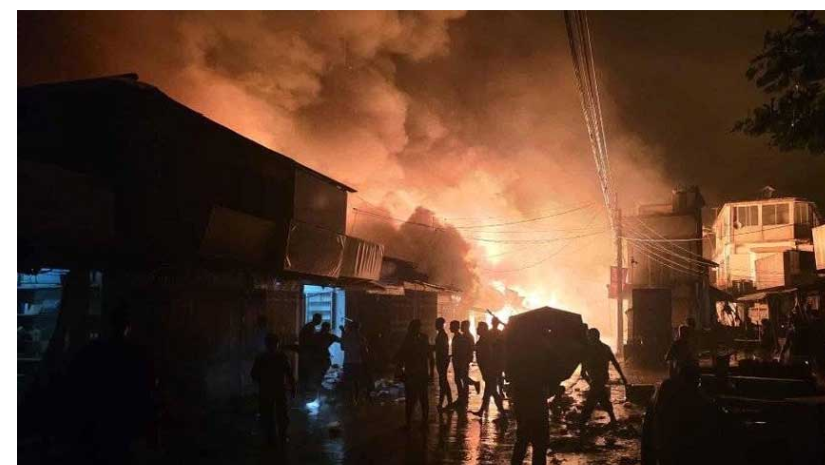 খাগড়াছড়ির মহালছড়ি বাজারে আগুনে পুড়েছে ২৩টি দোকান