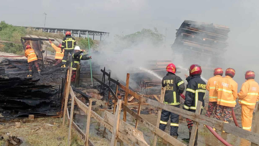 রূপপুর প্রকল্পে কাঠের স্তুপে আগুন, আতঙ্কের পর নিয়ন্ত্রণে ফায়ার সার্ভিস
