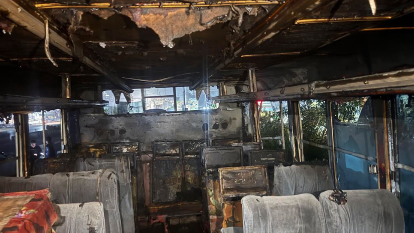 রাতে সাভারে দুই বাসে আগুন