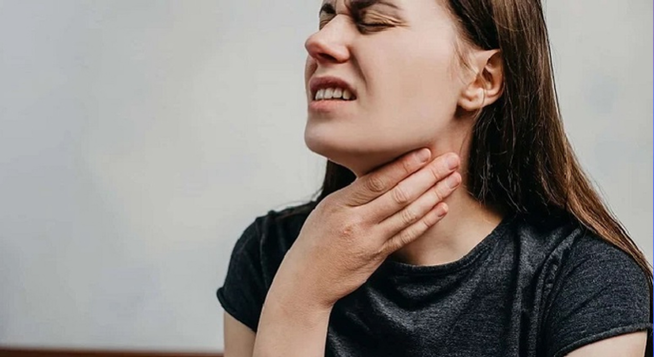 শীতের শুরুতেই গলাব্যথা, জেনে নিন প্রতিকার