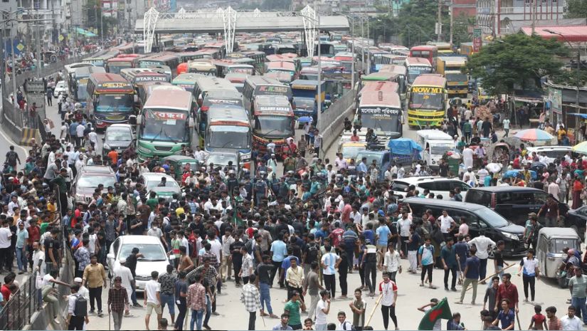 আন্দোলনের নামে সড়ক অবরোধ যানজটের জন্য দায়ী