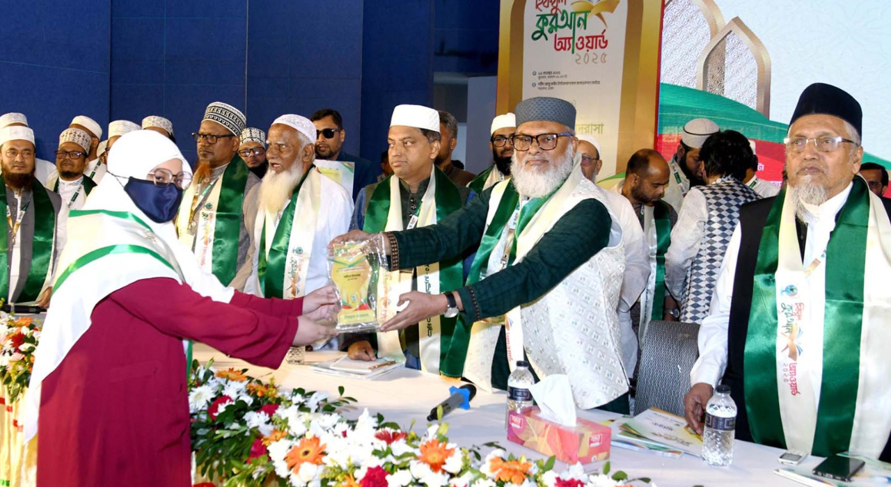 নারীদেরকে পেছনে রেখে আমরা এগিয়ে যেতে পারব না-ধর্ম উপদেষ্টা