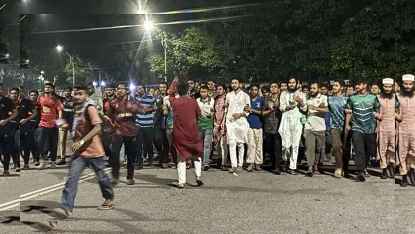 গভীর রাতে বুয়েট শিক্ষার্থীর শাস্তির দাবিতে উত্তাল ঢাবি