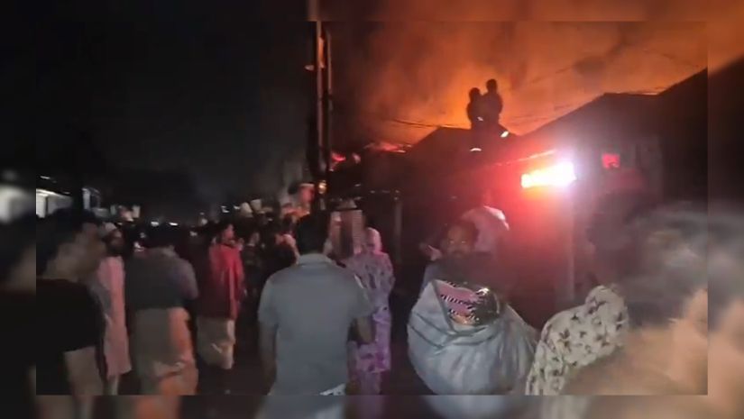 মাঝরাতে সাভারে আগুন