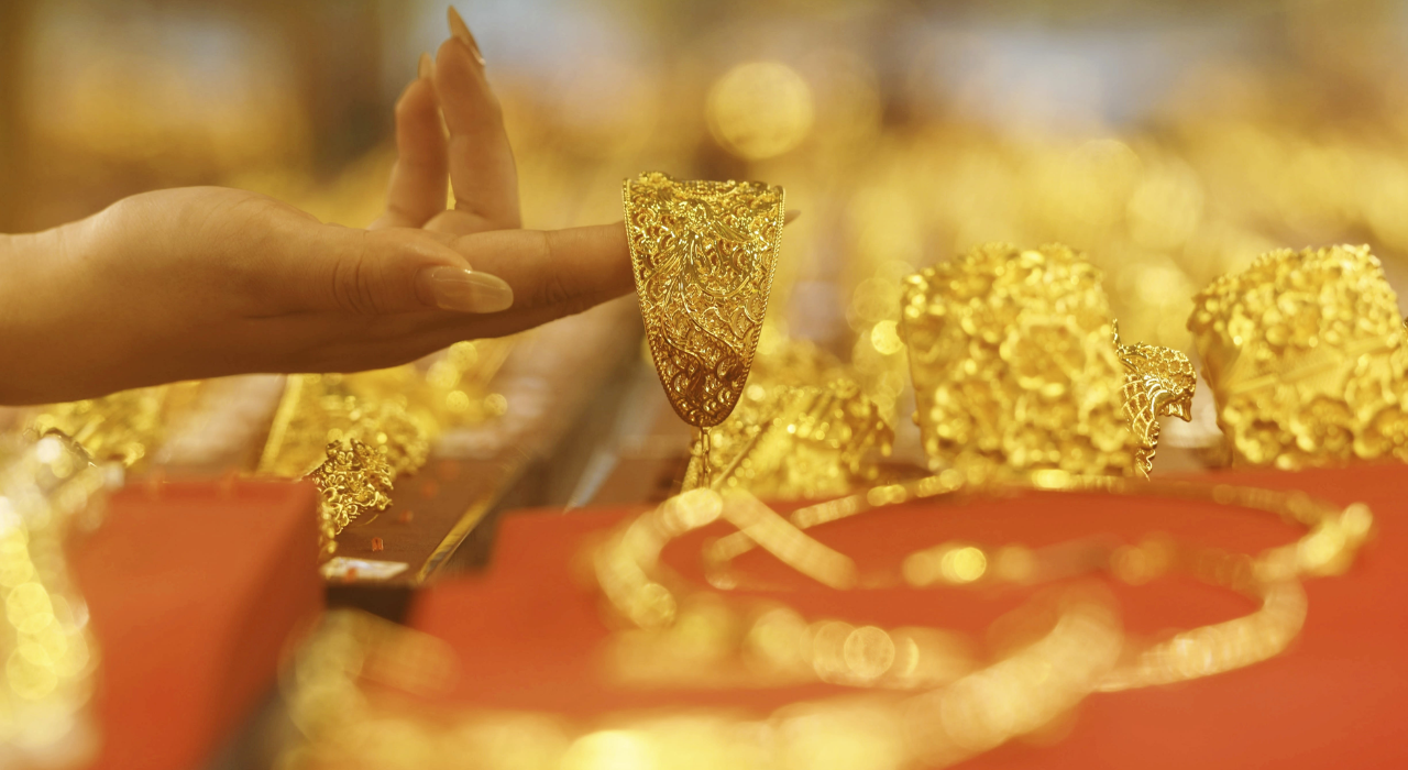 আজ থেকে নতুন দামে স্বর্ণ