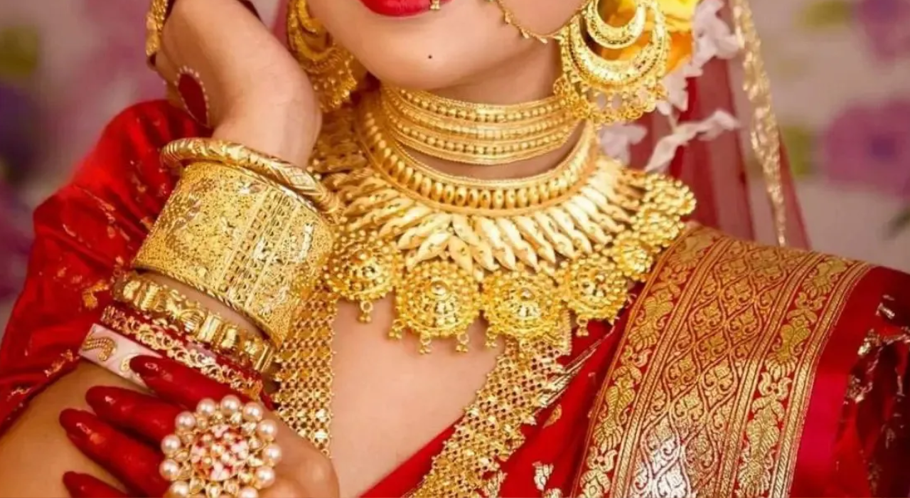 আজ যে দামে বিক্রি হচ্ছে স্বর্ণ