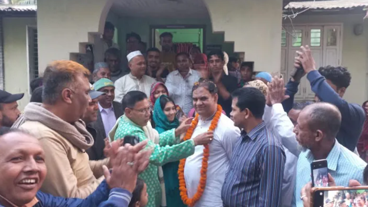 বিএনপিতে যোগ দিলেন আওয়ামী লীগের অর্ধশতাধিক কর্মী