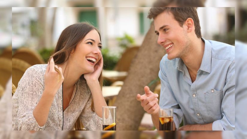 গোপনে ভালোবাসছে কিনা বুঝবেন যেভাবে