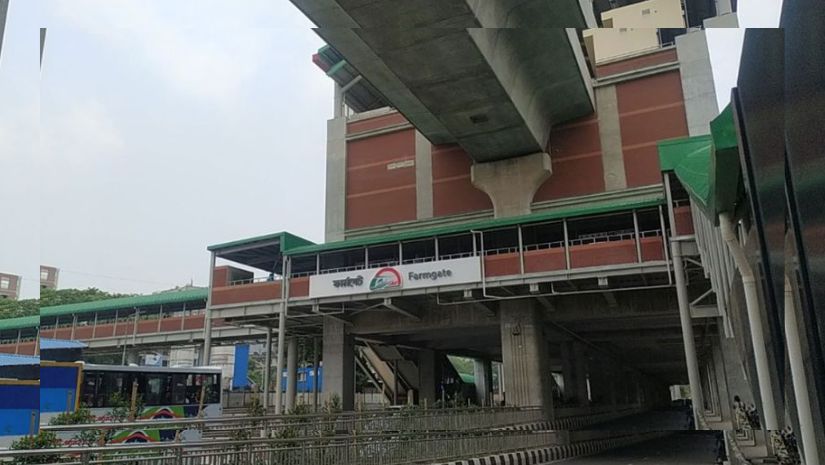 পথচারী নিহত, বন্ধ মেট্রোরেল