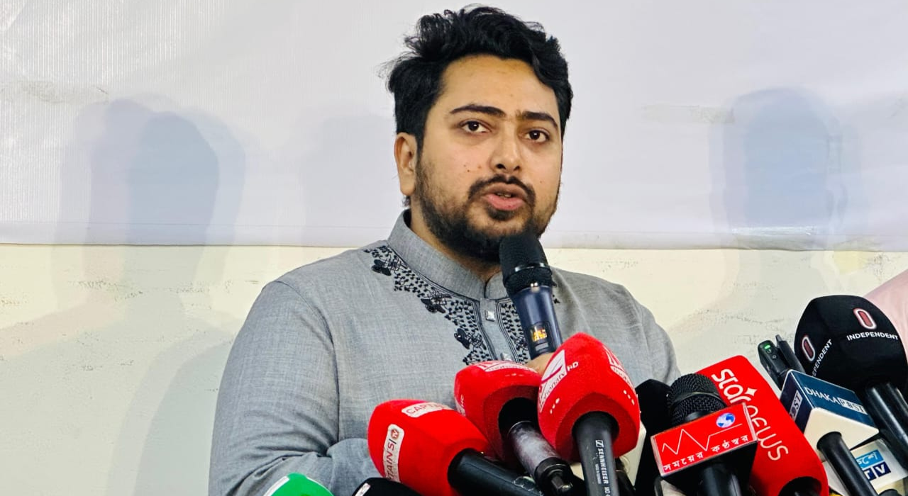 অস্ত্রের মহড়া দিচ্ছে বিএনপি-জামায়াত: নাহিদ ইসলাম