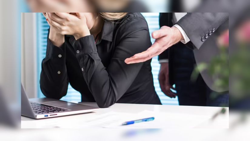 অফিসের টক্সিক কলিগকে সামলাবেন যেভাবে