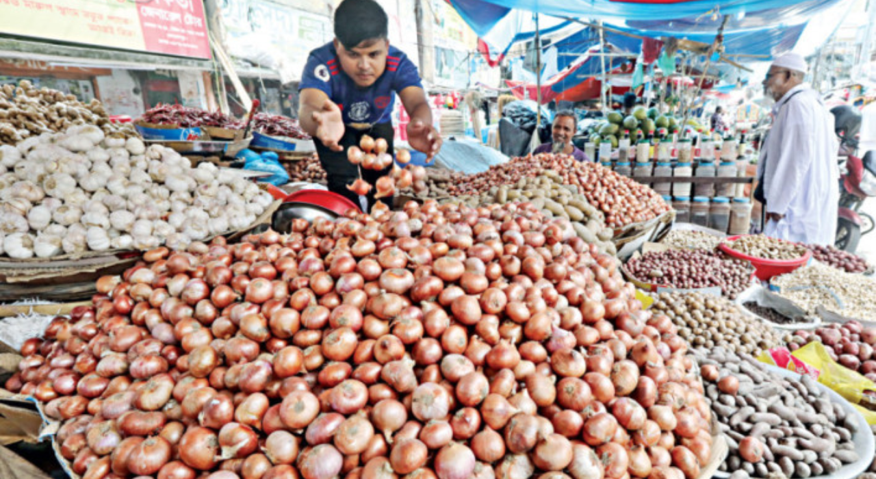 আমদানির খবরে কমলো পেঁয়াজের দাম