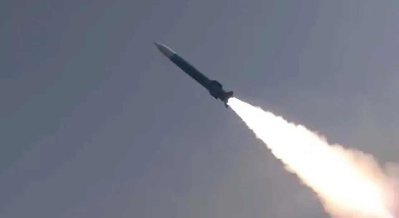 দেশীয় প্রযুক্তিতে তৈরি জাহাজবিধ্বংসী ক্ষেপণাস্ত্রের সফল পরীক্ষা করলো পাকিস্তান