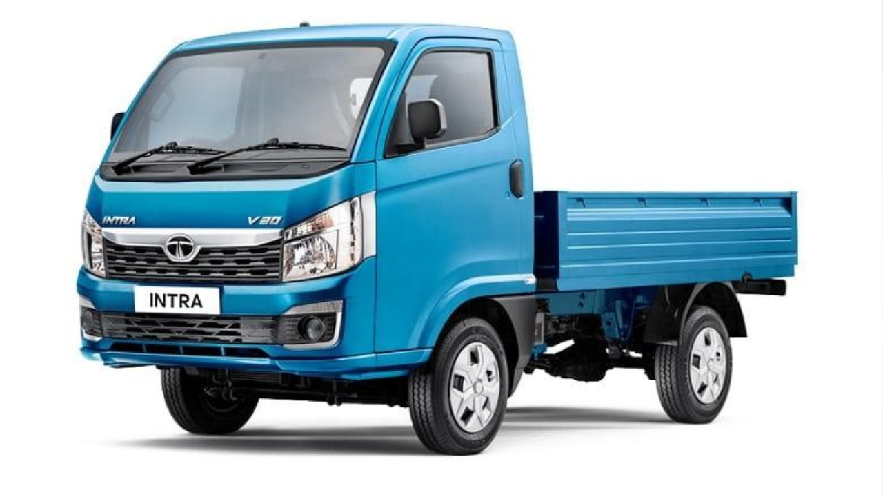 পিকআপ উল্টে সড়কে প্রাণ গেল দুই  জনের