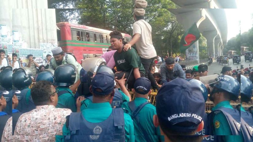 যমুনার পথে পুলিশের বাধা  প্রতিবন্ধী গ্র্যাজুয়েটদের