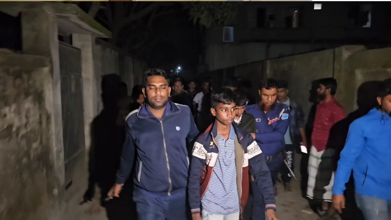 রূপগঞ্জে প্রবাসীর ছেলের ডাকাতি নাটক: তিন কিশোর গ্রেপ্তার