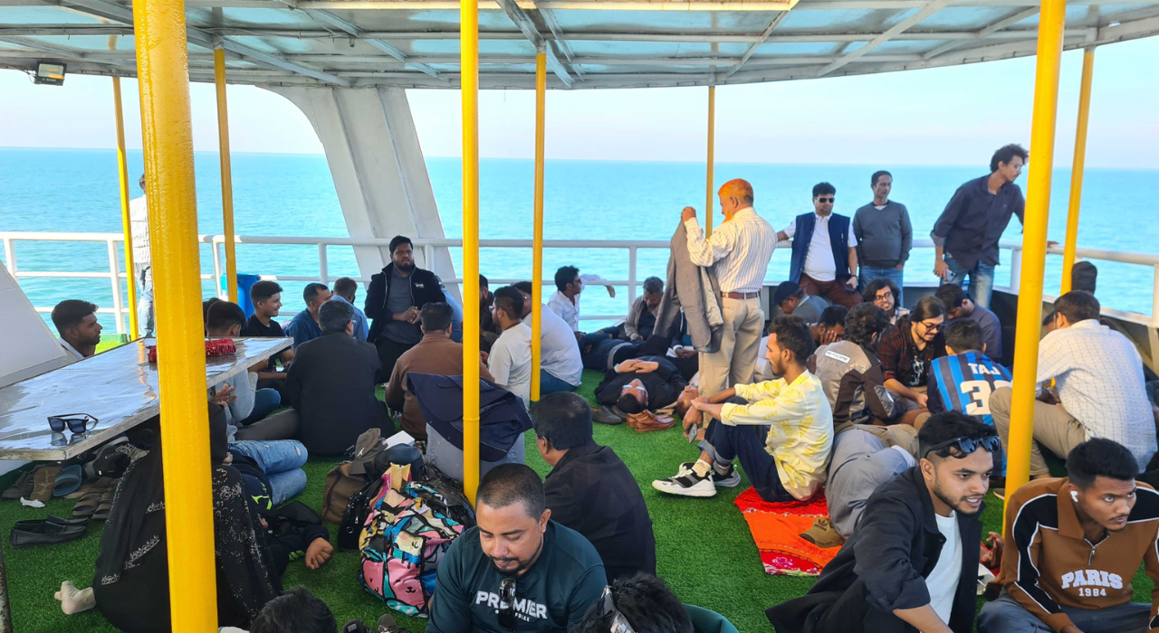 অবশেষে সেন্ট মার্টিনে ছাড়ল জাহাজ, রাত্রিযাপন করতে পারবেন যাত্রীরা