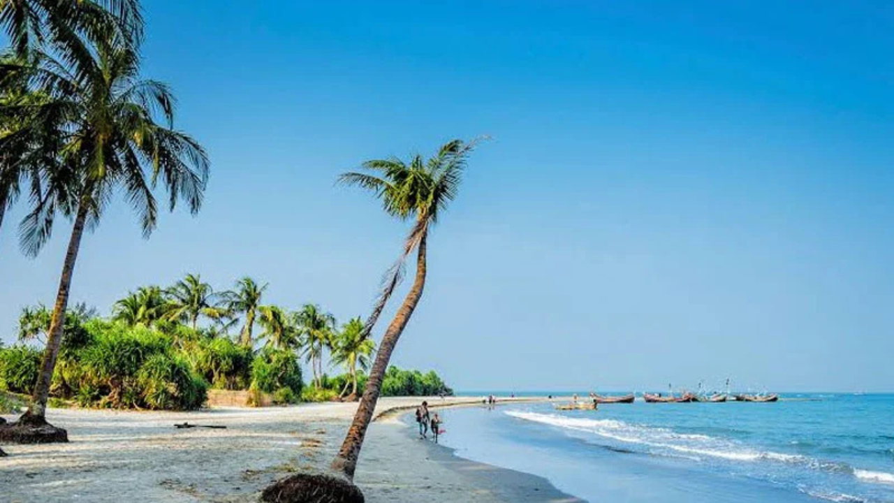 সাগরে যাত্রীবাহী স্পিডবোট উল্টে মা-মেয়ের মৃত্যু