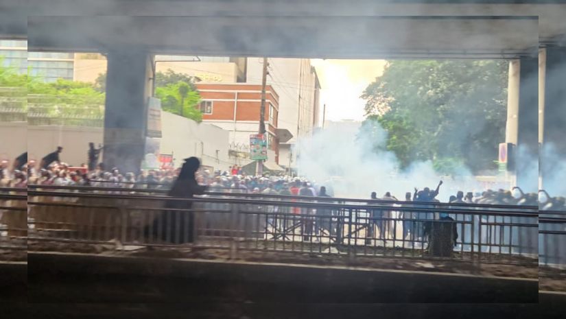 সচিবালয়ে উত্তেজনা, সাউন্ড গ্রেনেড নিক্ষেপ