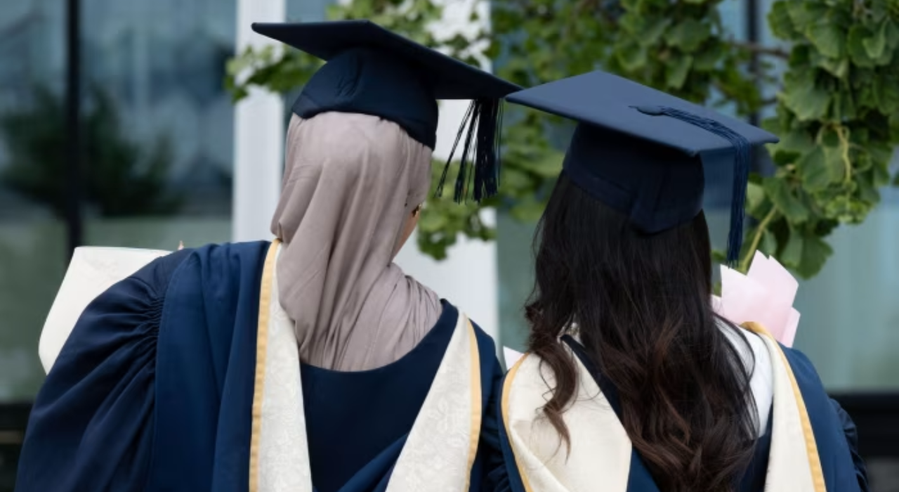 বাংলাদেশ-পাকিস্তানিদের ভর্তি বন্ধ করছে যুক্তরাজ্যের বিভিন্ন বিশ্ববিদ্যালয়