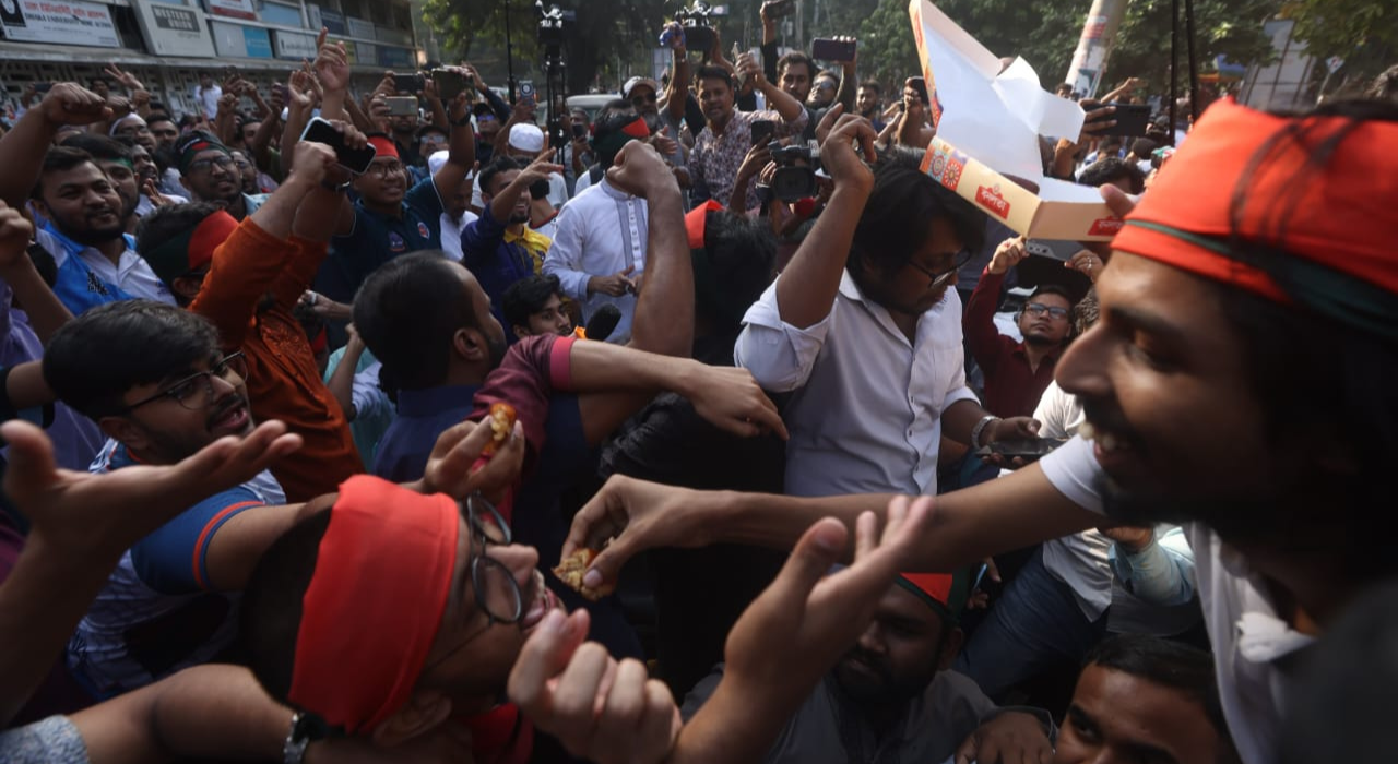 হাসিনার রায়ে ছাত্র-জনতার উচ্ছ্বাস