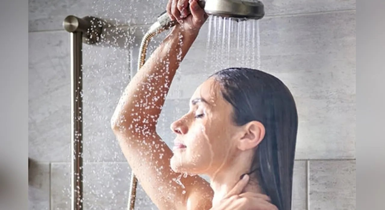 রাত নাকি দিন, কোন সময়ে গোসল করা ভালো?